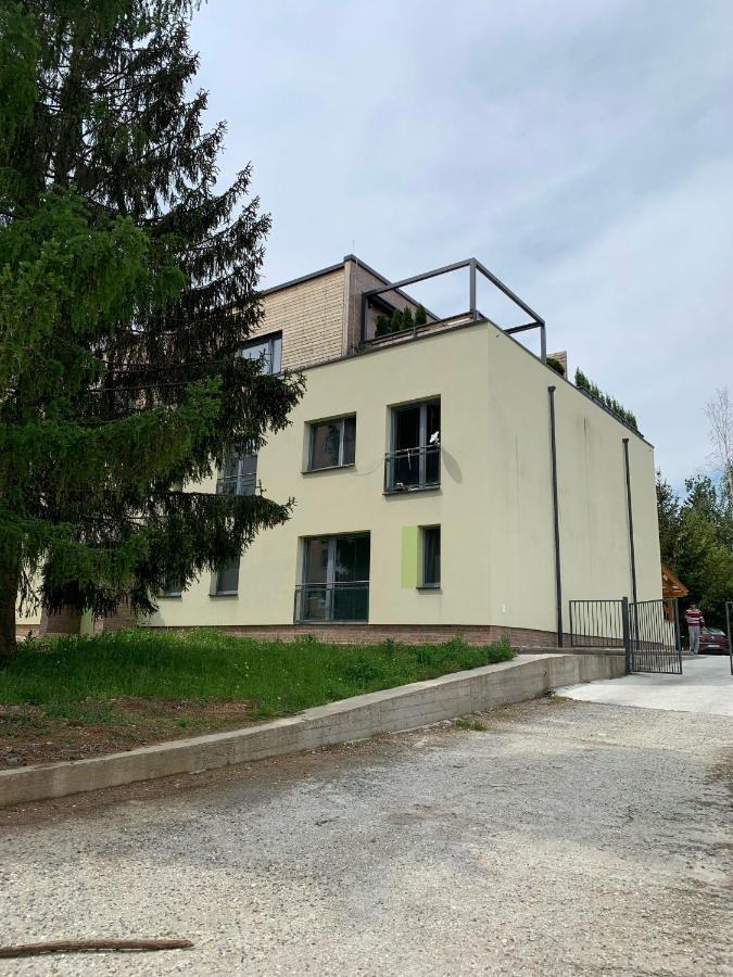 Apartman S Terasou Zvolen Bagian luar foto