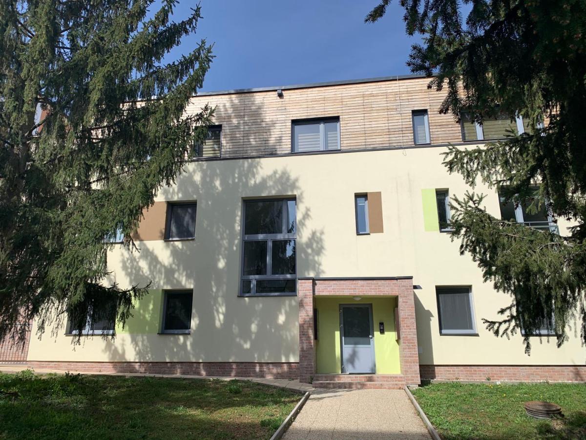 Apartman S Terasou Zvolen Bagian luar foto