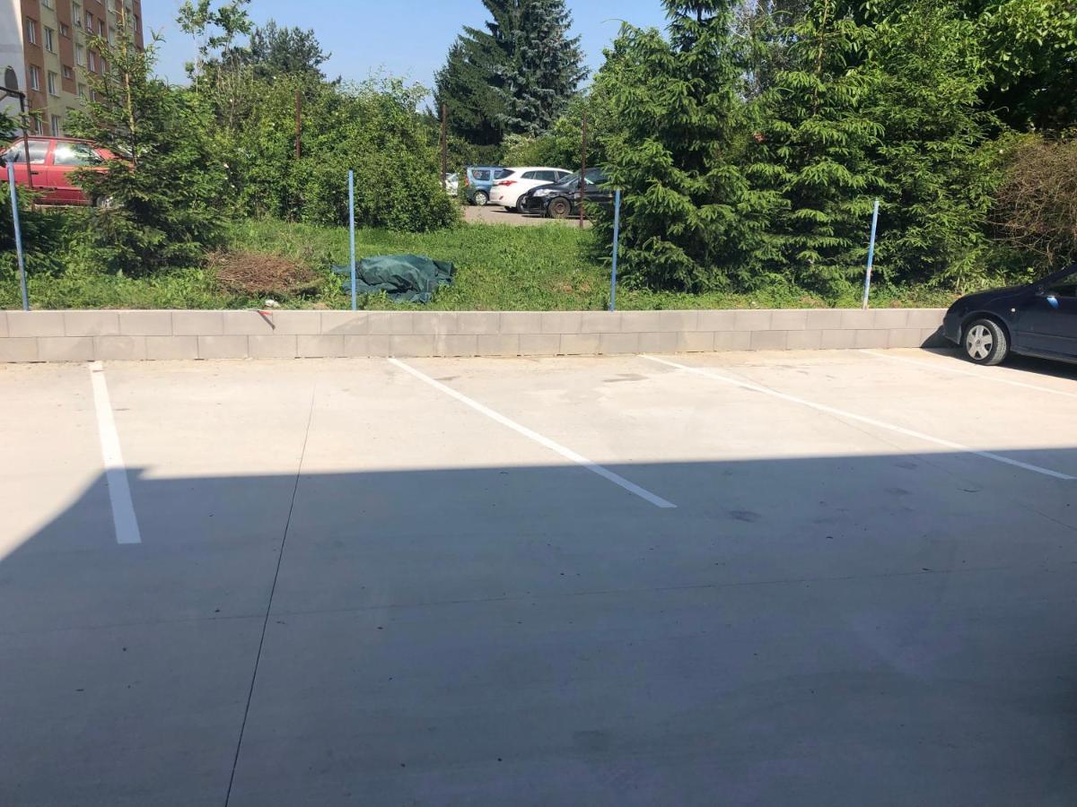 Apartman S Terasou Zvolen Bagian luar foto