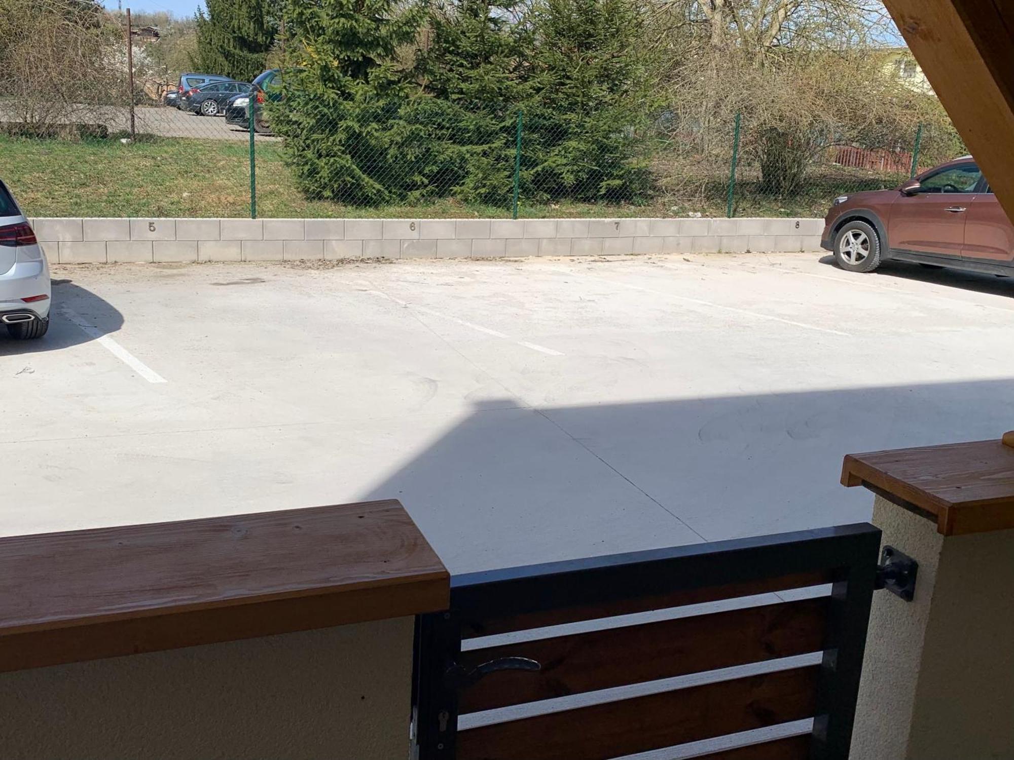 Apartman S Terasou Zvolen Bagian luar foto