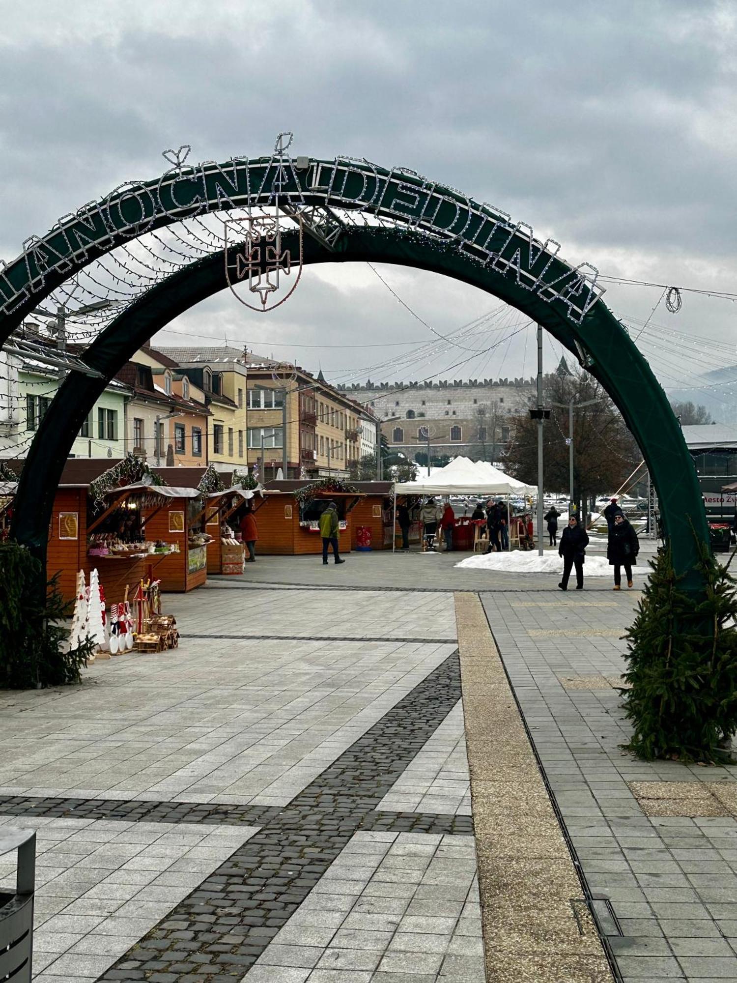 Apartman S Terasou Zvolen Bagian luar foto