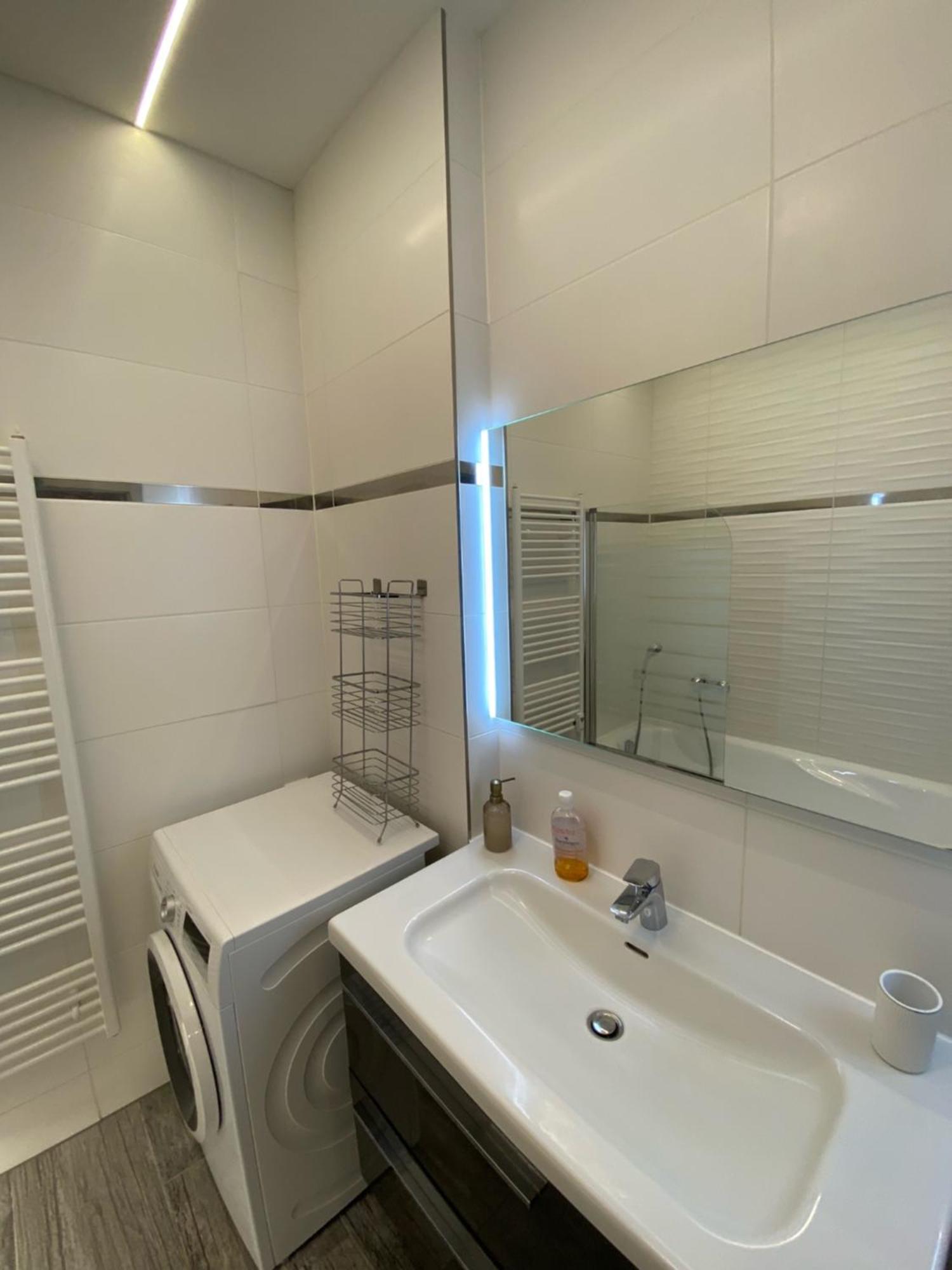 Apartman S Terasou Zvolen Bagian luar foto