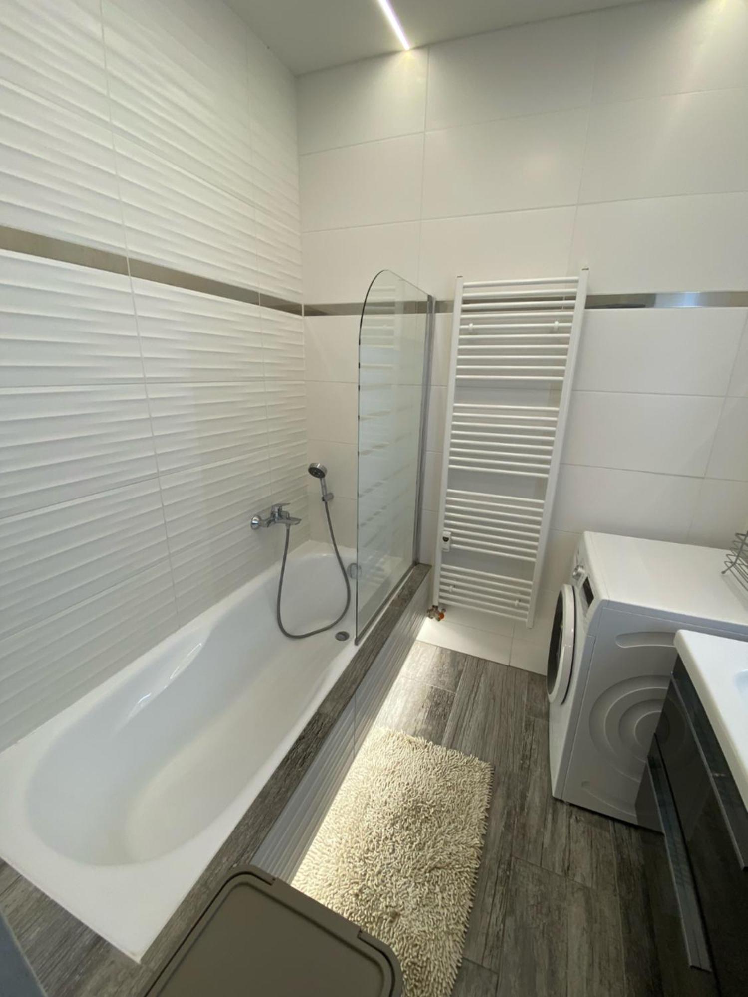 Apartman S Terasou Zvolen Bagian luar foto