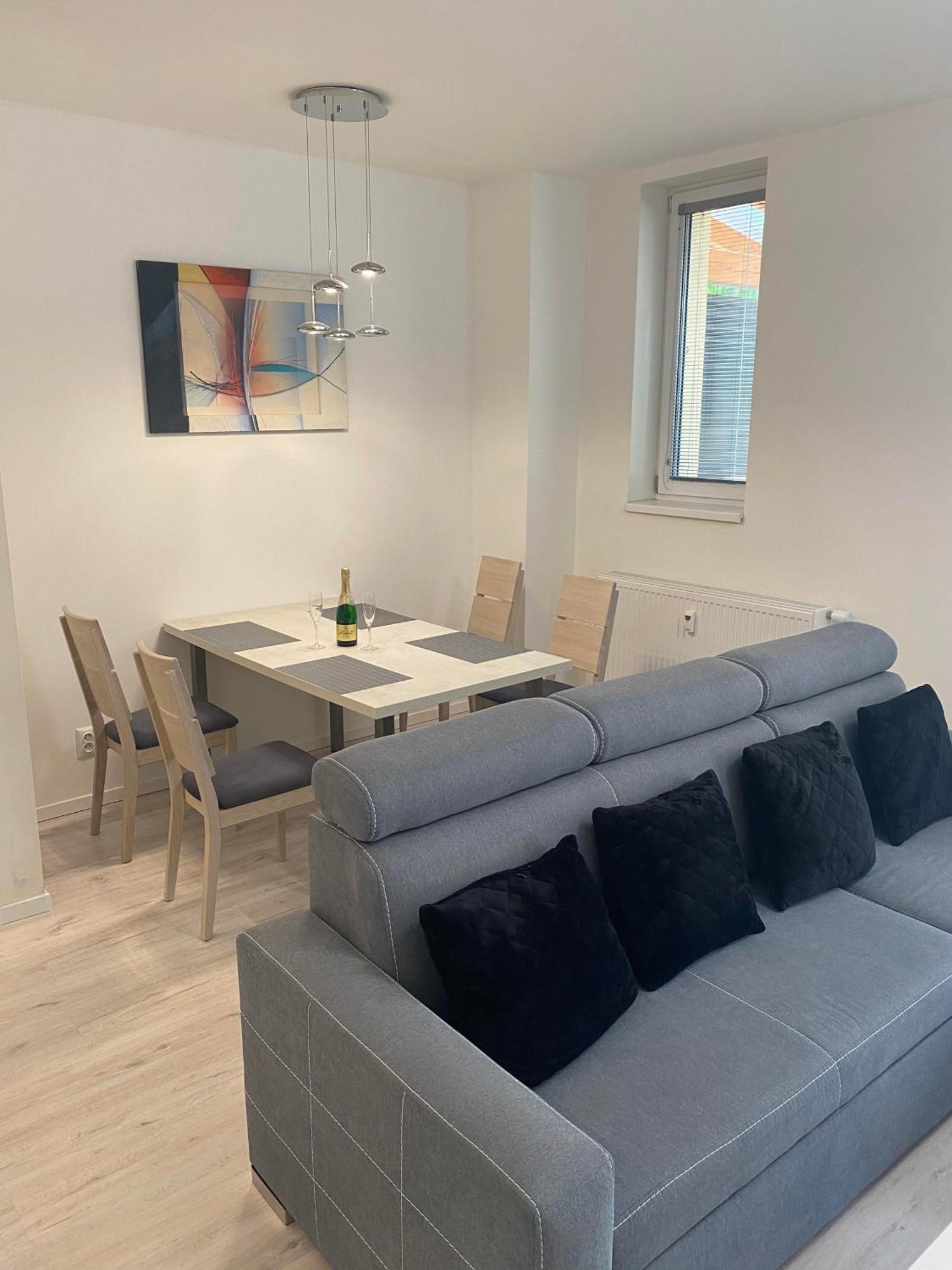 Apartman S Terasou Zvolen Bagian luar foto