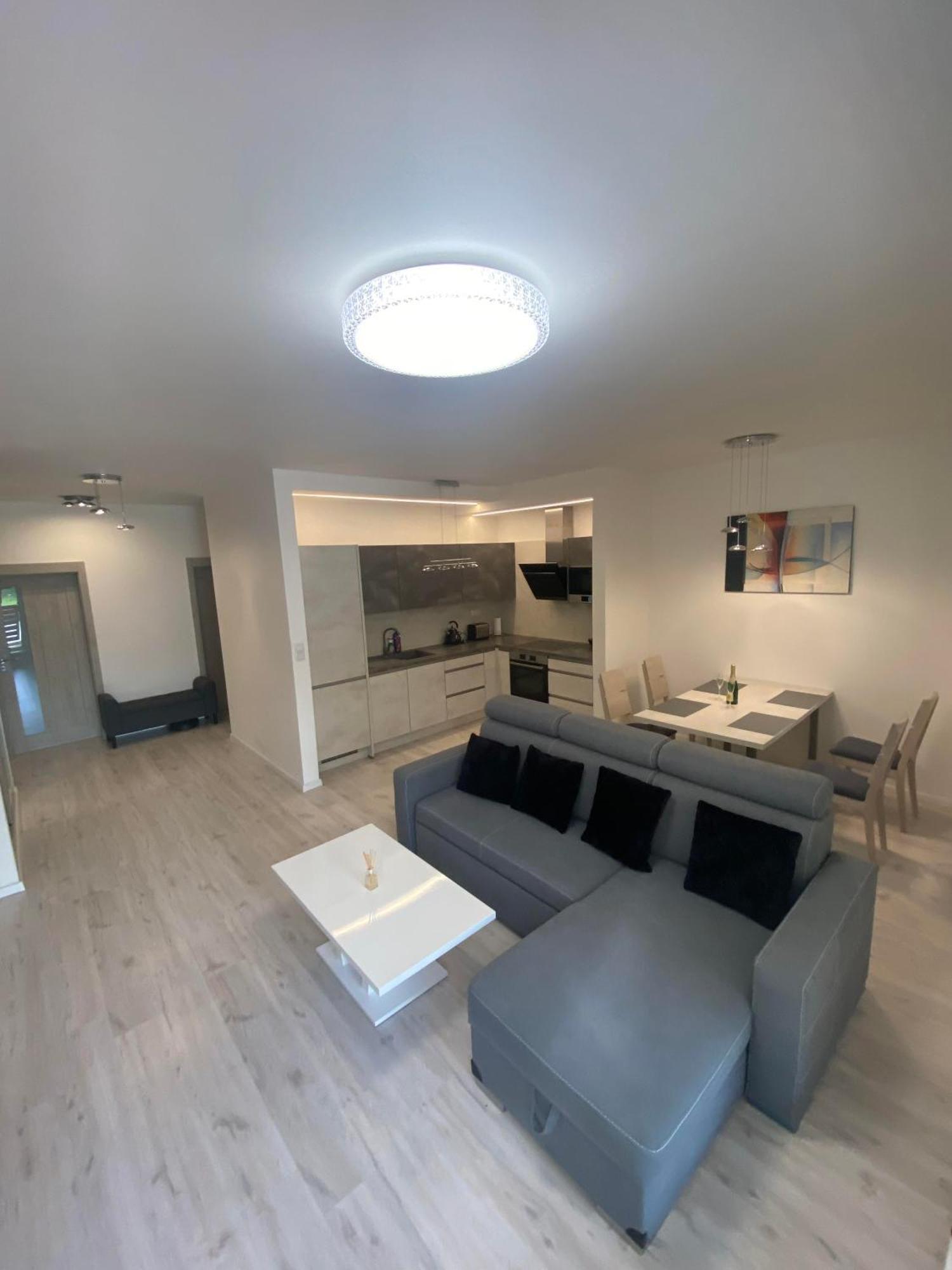 Apartman S Terasou Zvolen Bagian luar foto