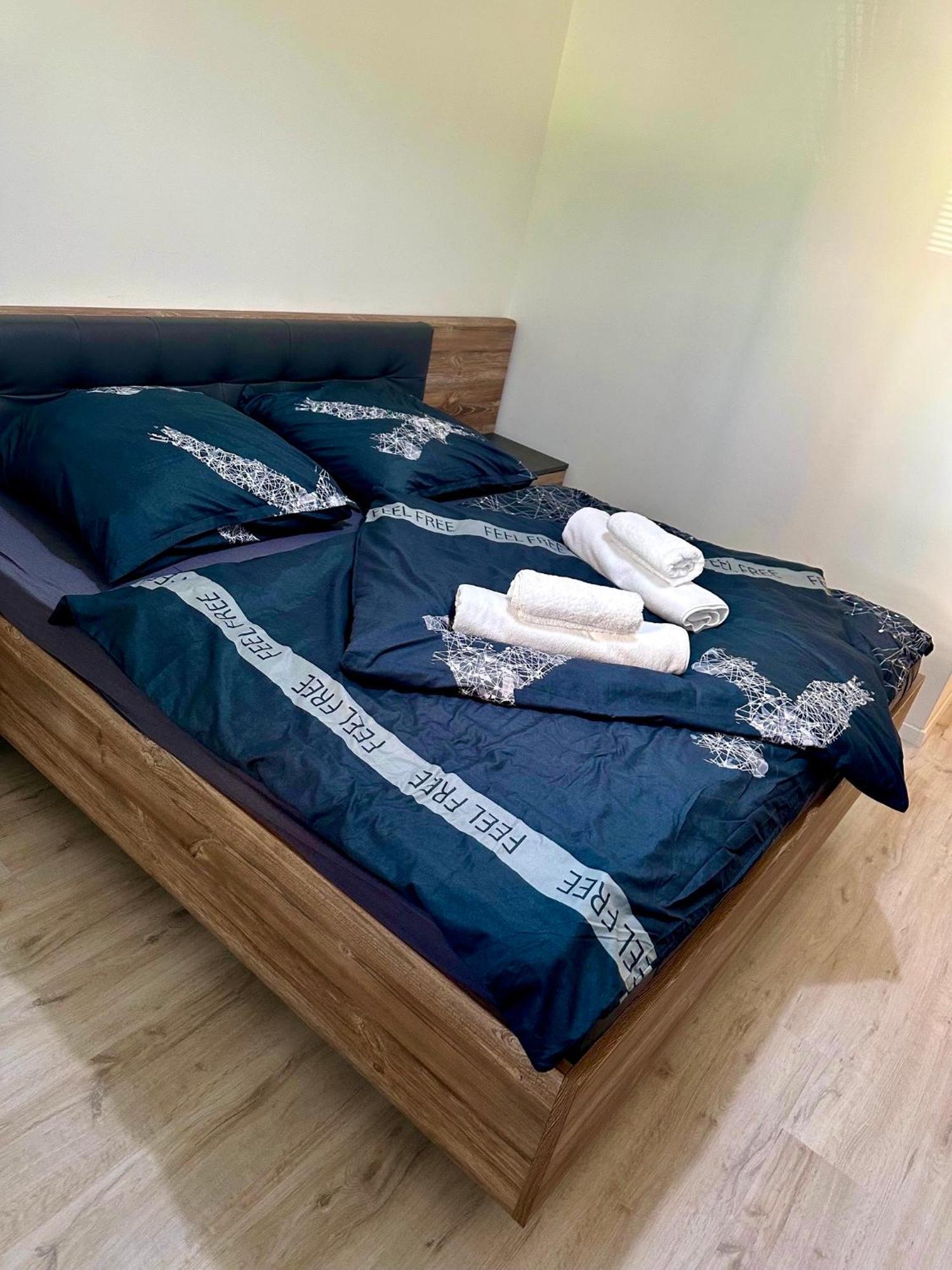 Apartman S Terasou Zvolen Bagian luar foto